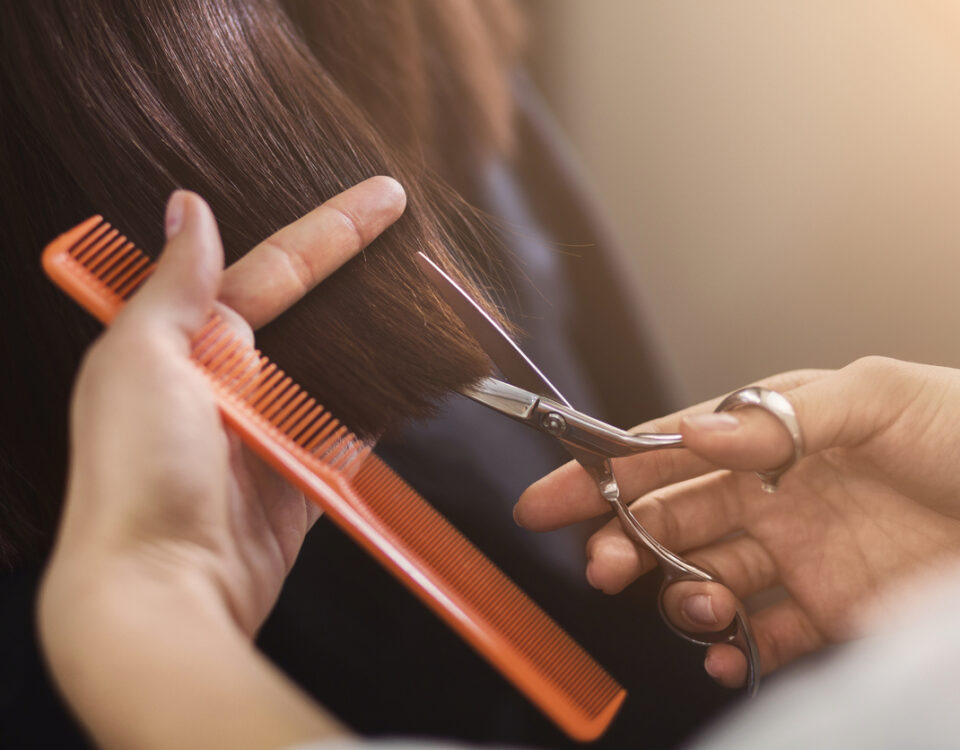 Transform your look with the timeless and versatile curve cut.